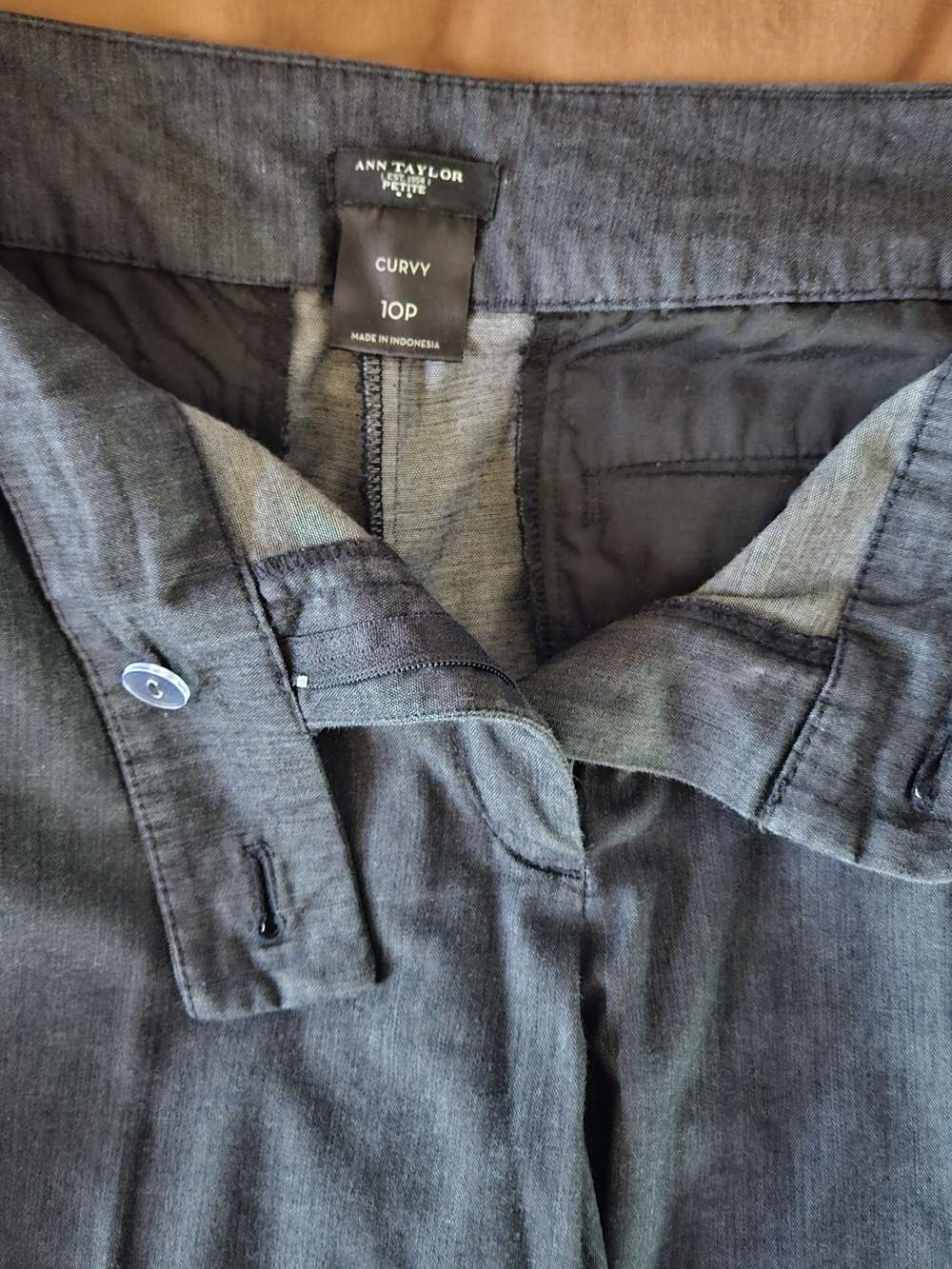 Ann Taylor Women's Navy Cropped Dress Pants / Capri - Picture 5 of 6